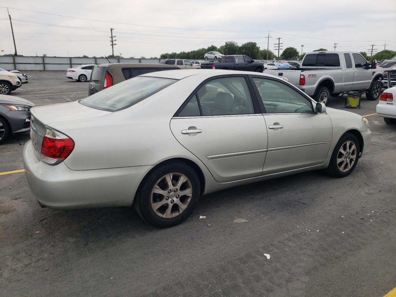 2005 TOYOTA CAMRY LE photo 3