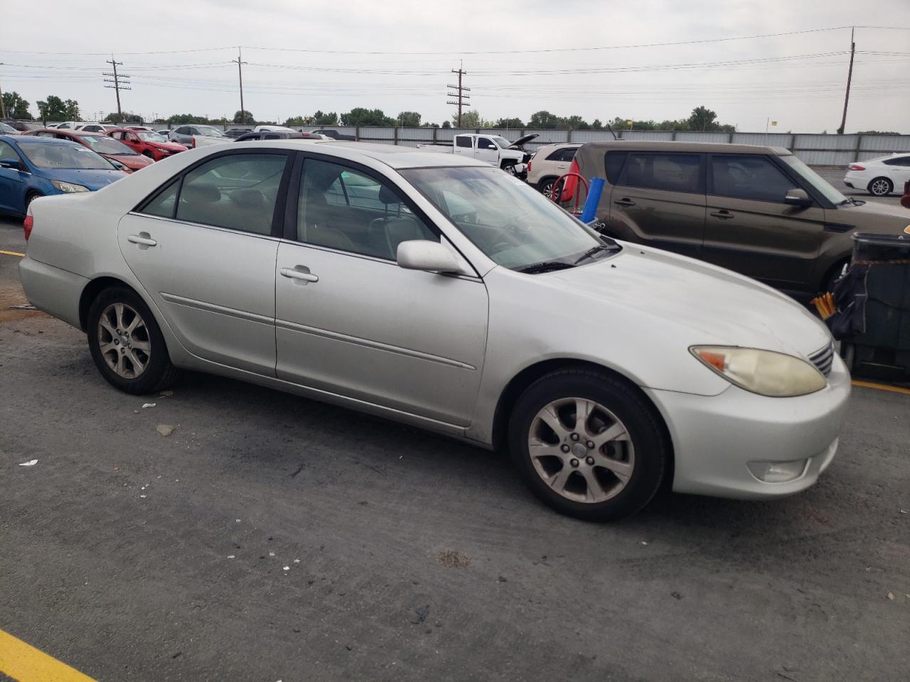 2005 TOYOTA CAMRY LE photo 4