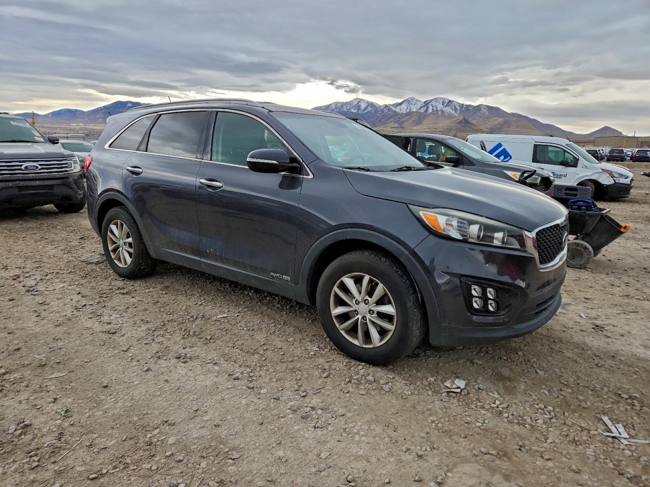 2017 KIA SORENTO LX photo 4