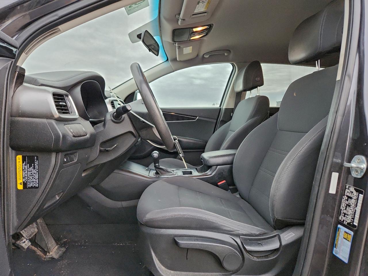 2017 KIA SORENTO LX photo 7