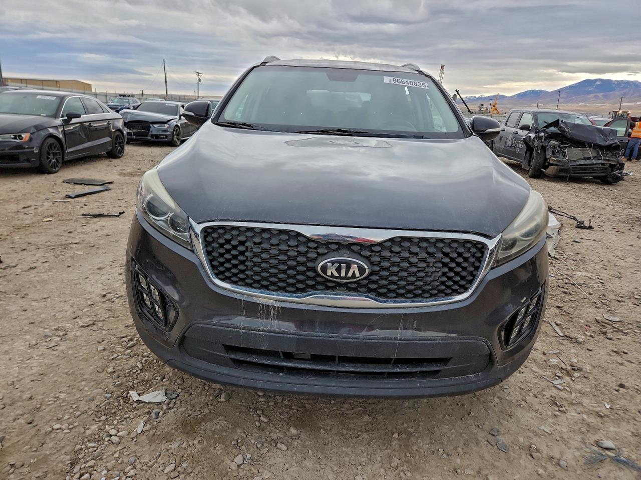 2017 KIA SORENTO LX photo 5