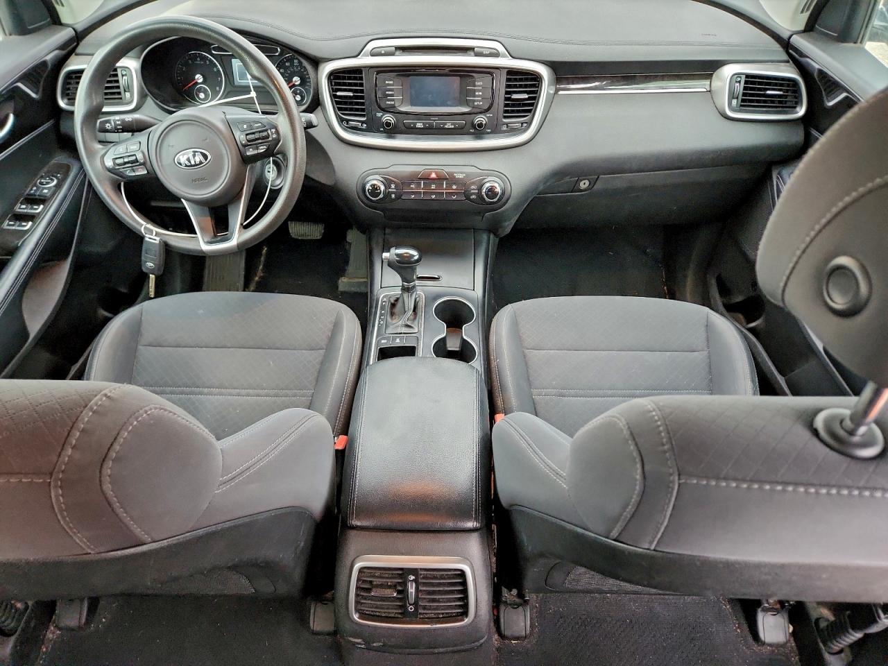 2017 KIA SORENTO LX photo 8