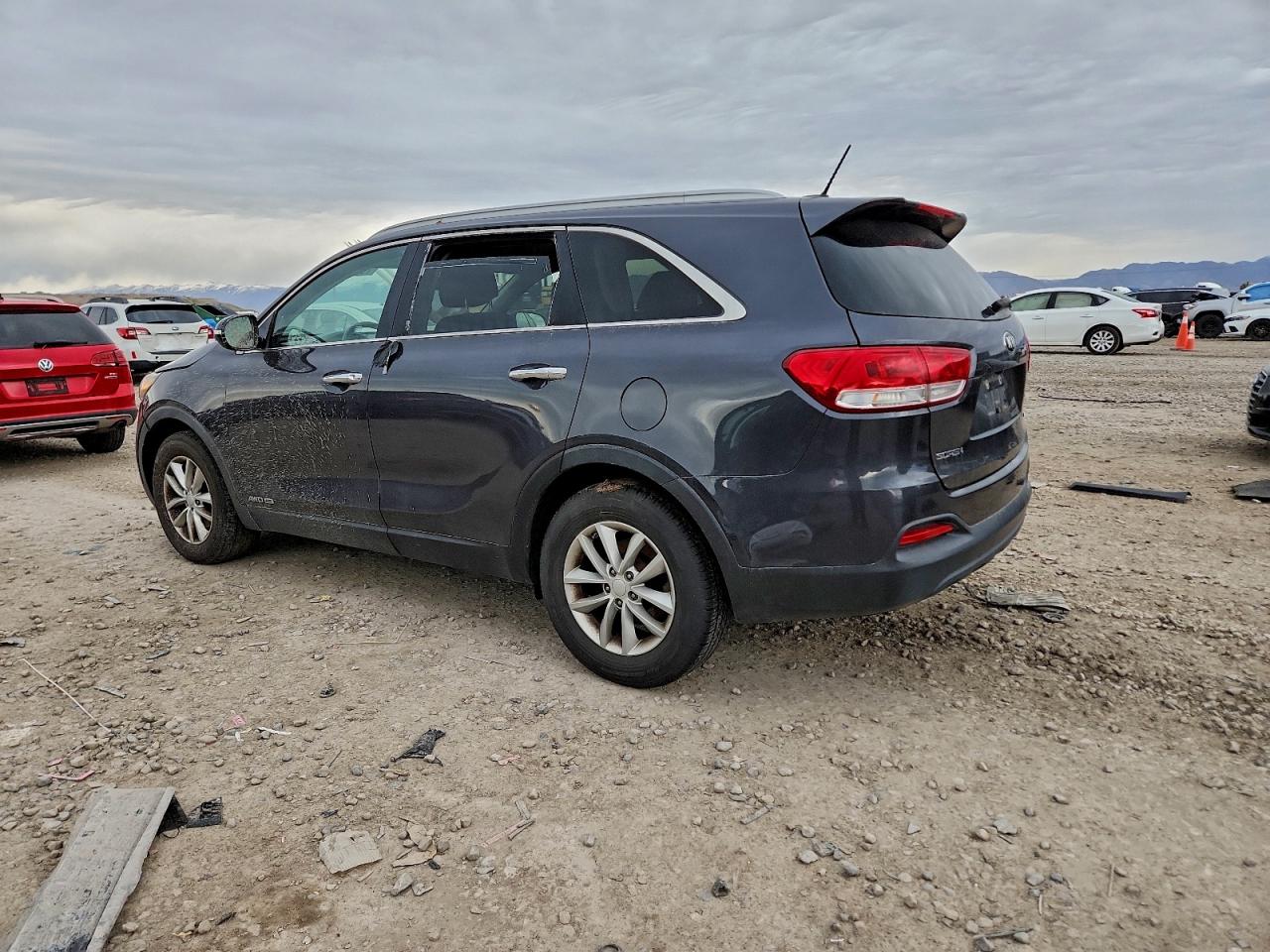 2017 KIA SORENTO LX photo 2