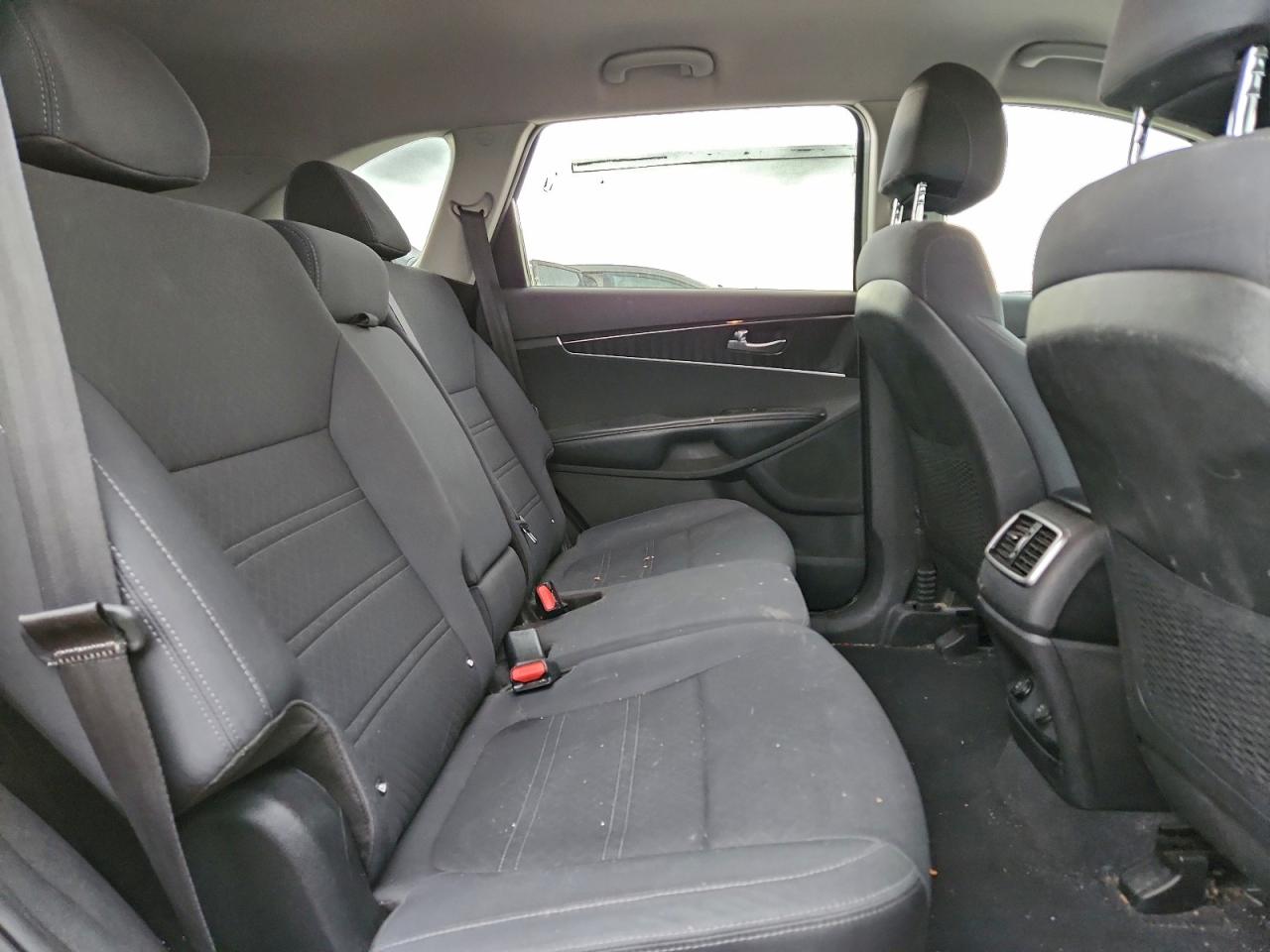 2017 KIA SORENTO LX photo 11