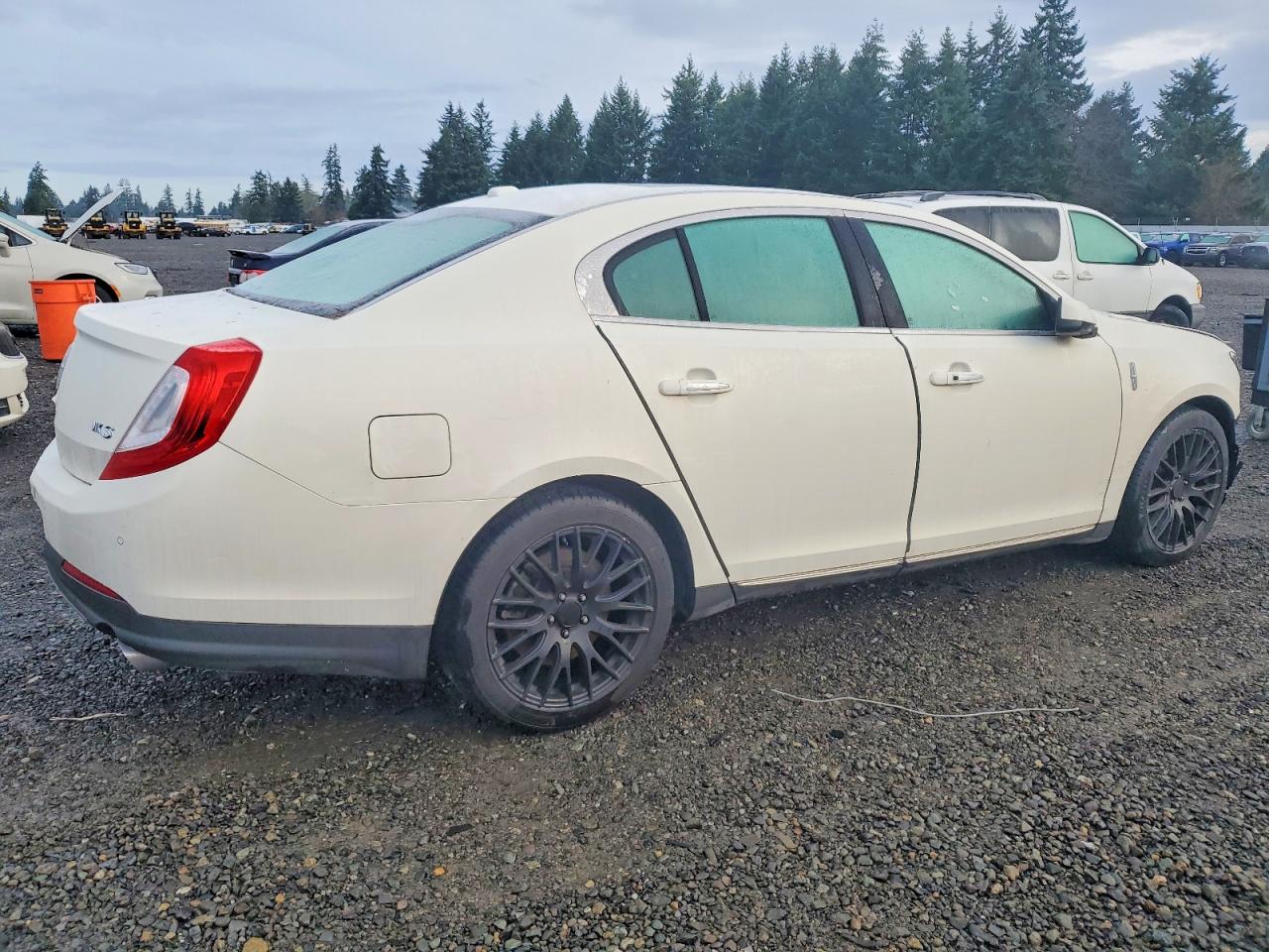 2013 LINCOLN MKS photo 3