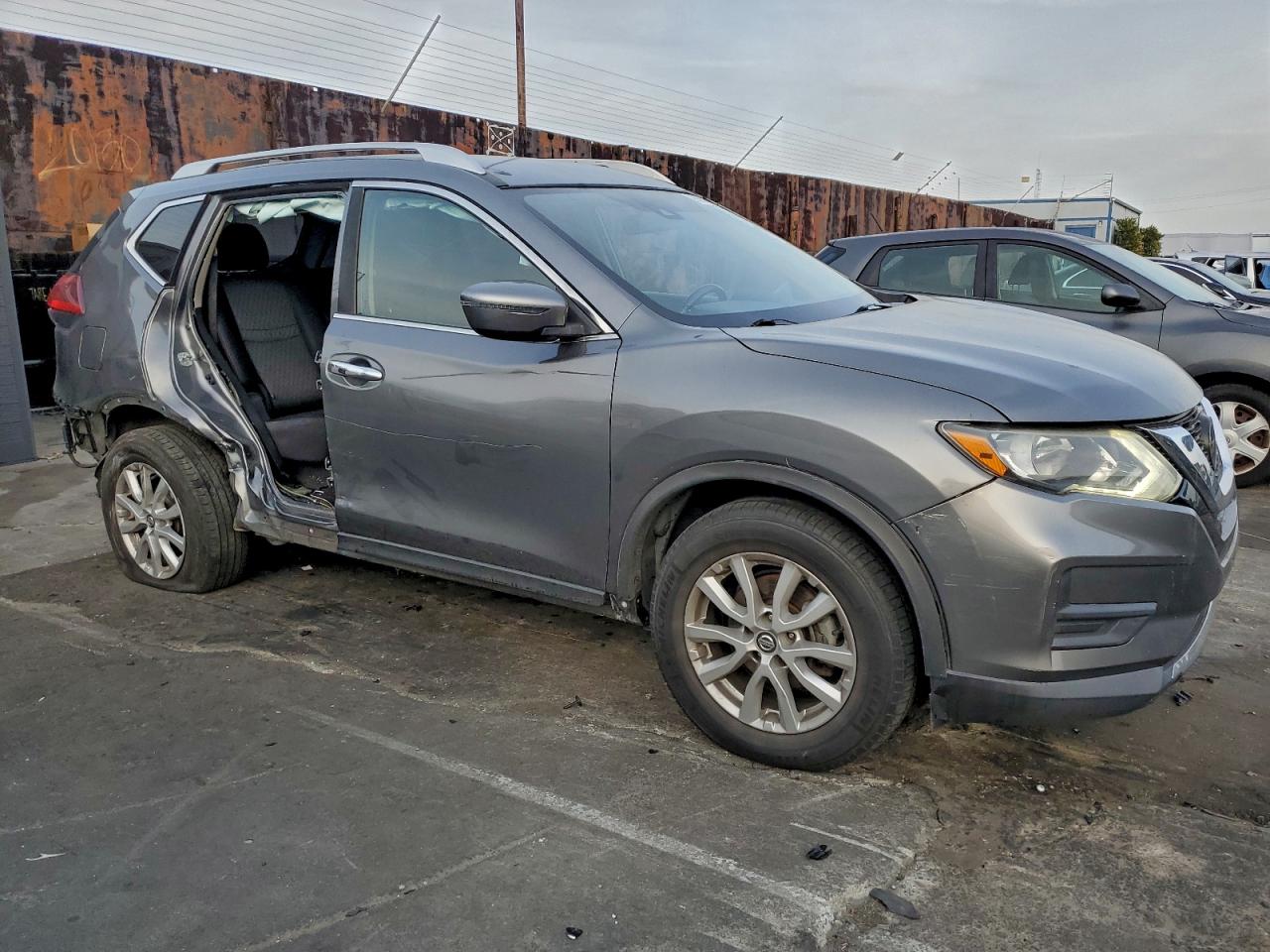 2019 NISSAN ROGUE S photo 4