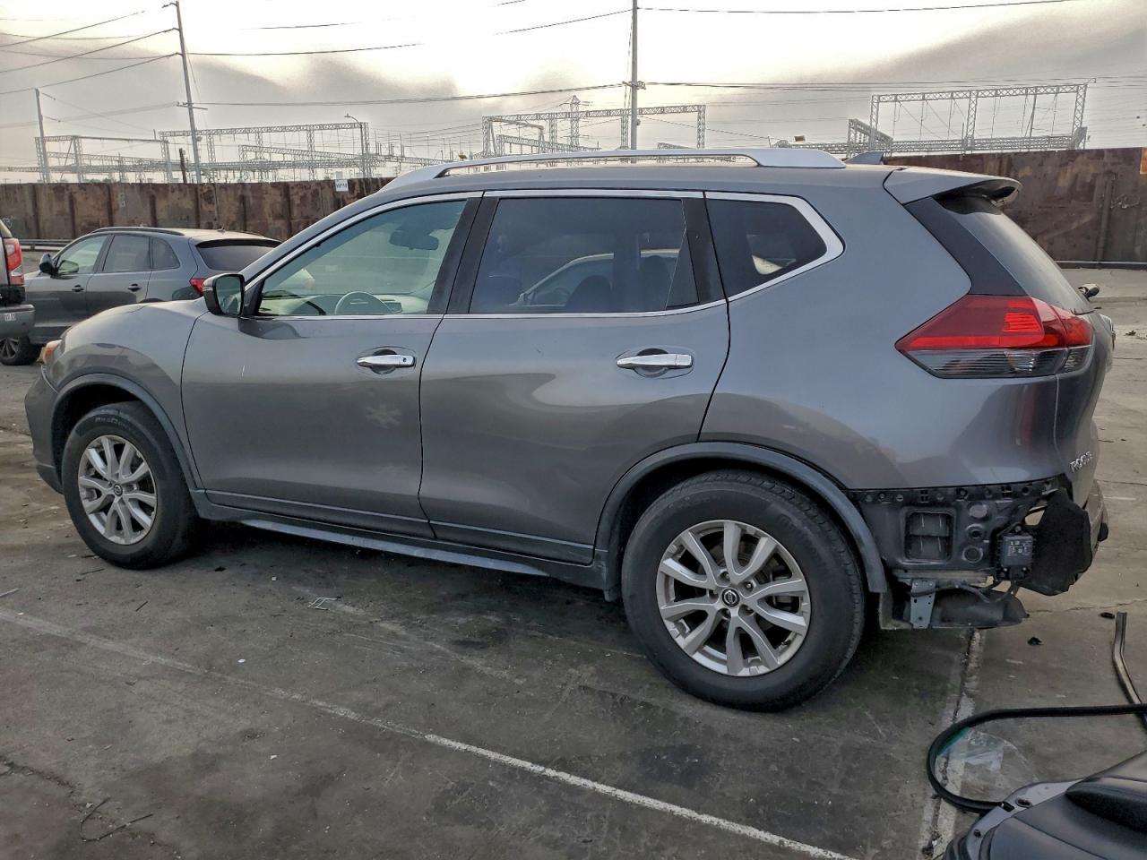 2019 NISSAN ROGUE S photo 2