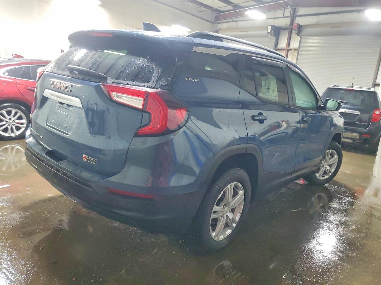 2024 GMC TERRAIN SLE photo 3