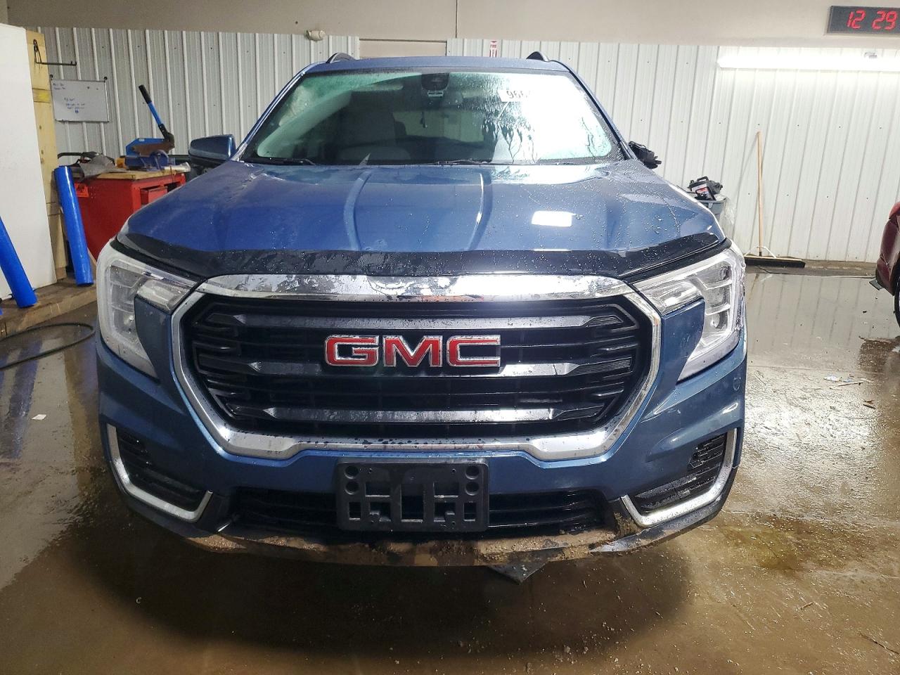 2024 GMC TERRAIN SLE photo 5