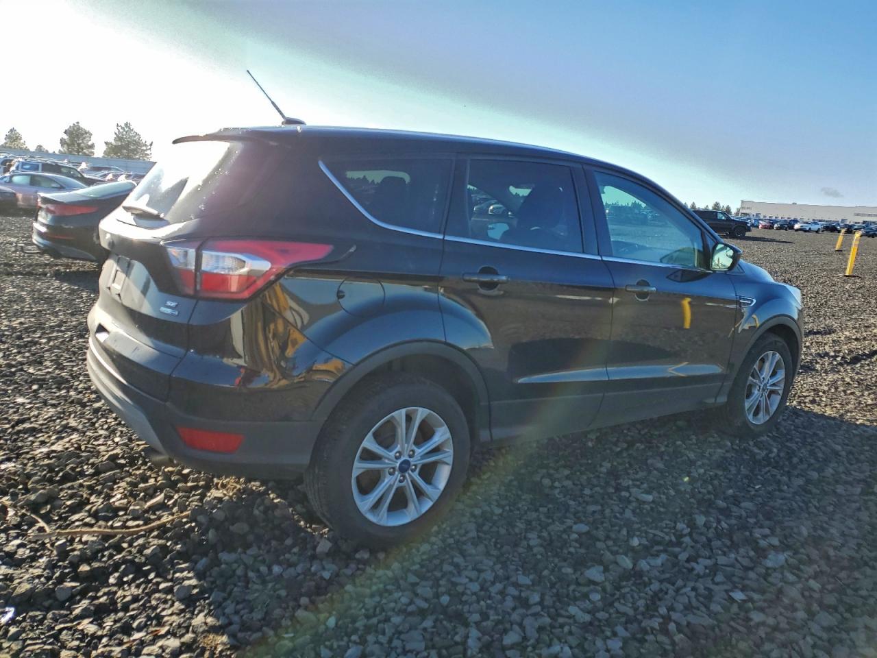 2017 FORD ESCAPE SE photo 3