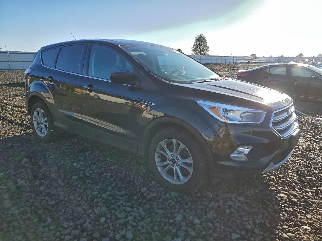 2017 FORD ESCAPE SE photo 4