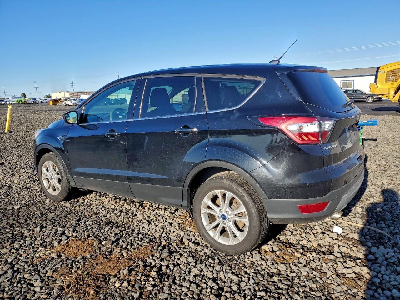 2017 FORD ESCAPE SE photo 2