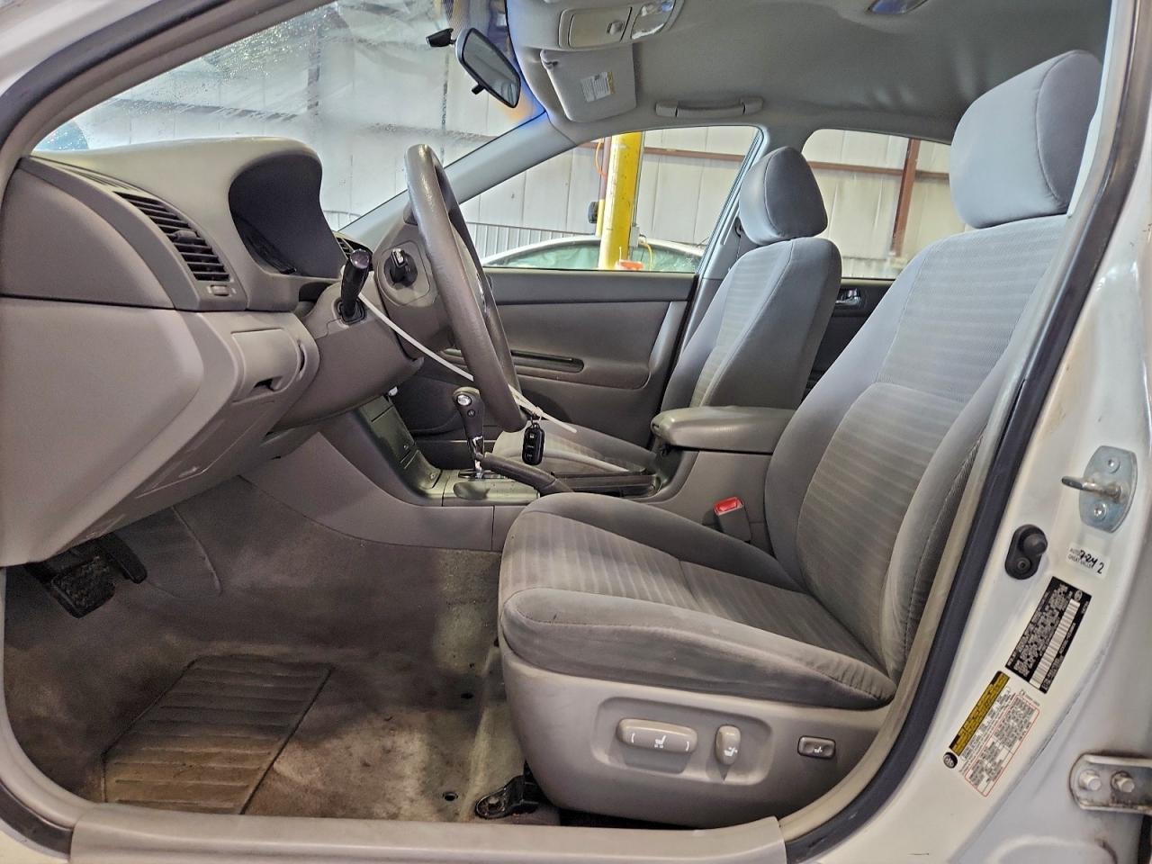 2006 TOYOTA CAMRY LE photo 7