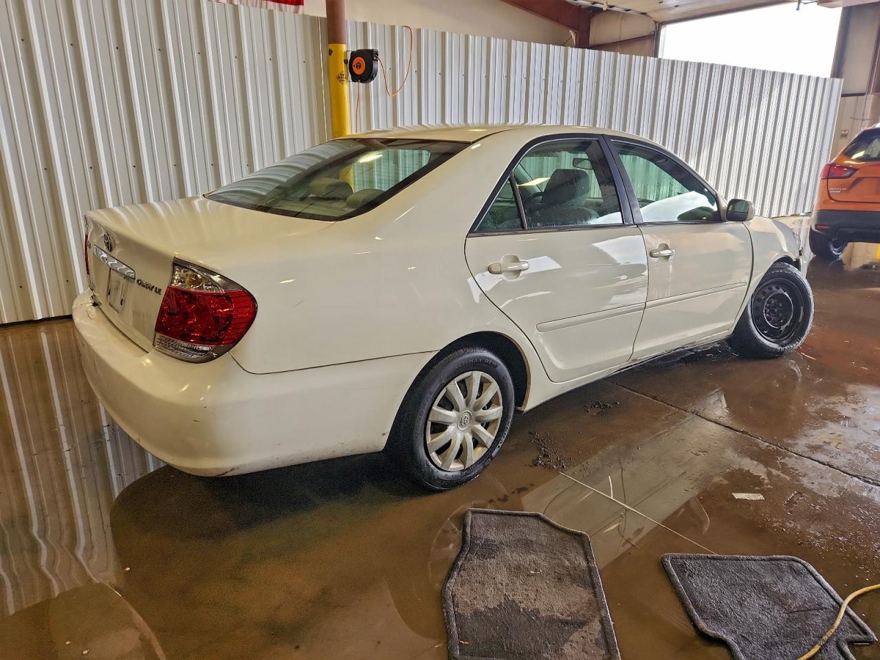 2006 TOYOTA CAMRY LE photo 3