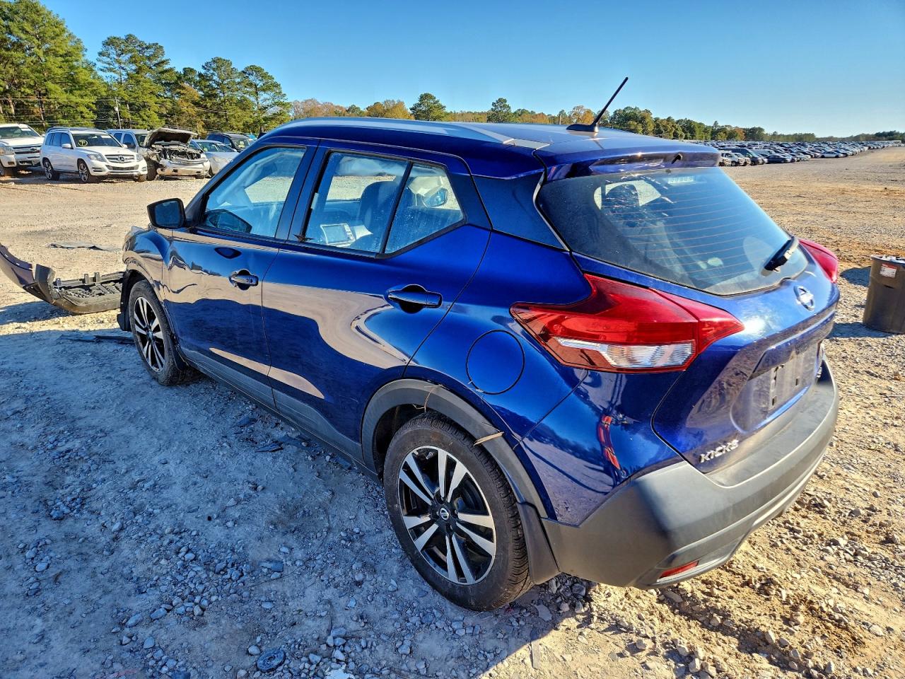 2018 NISSAN KICKS S photo 2