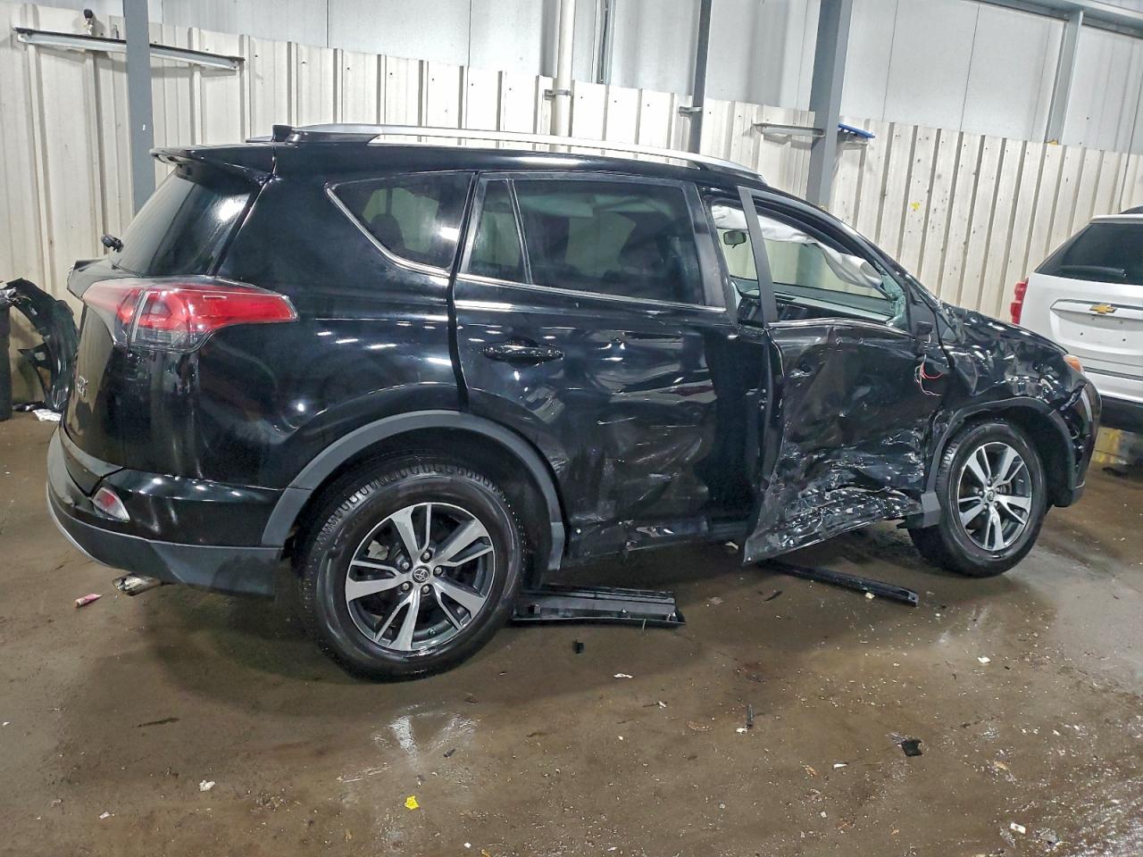 2018 TOYOTA RAV4 ADVENTURE photo 3