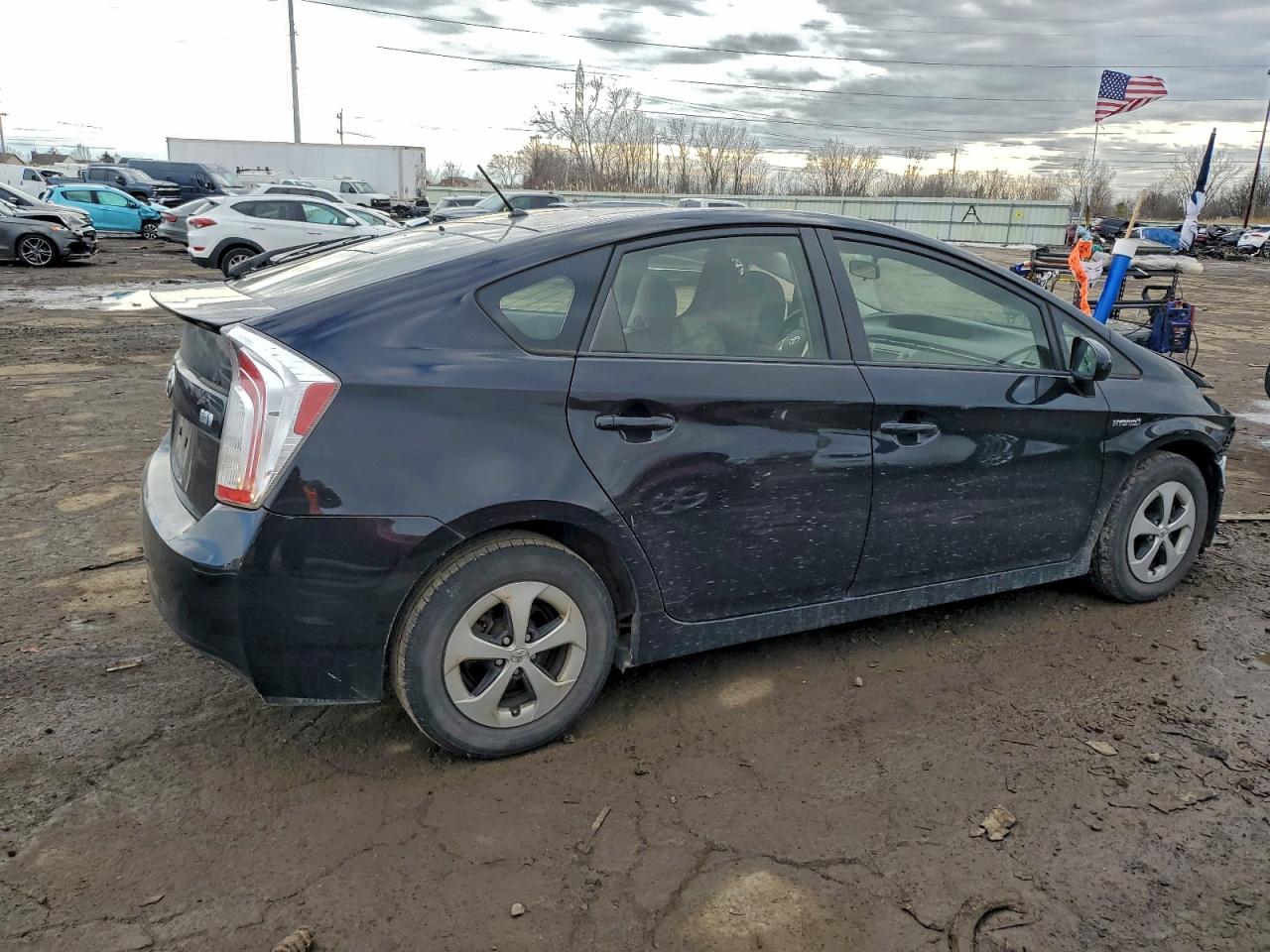 2014 TOYOTA PRIUS photo 3