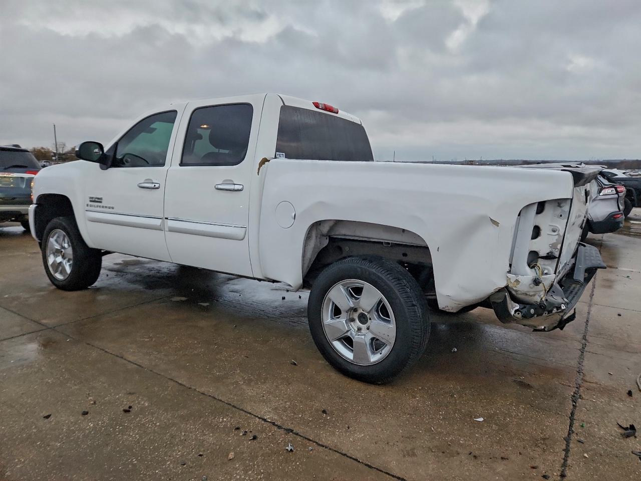 2009 CHEVROLET SILVERADO C1500 LT photo 2