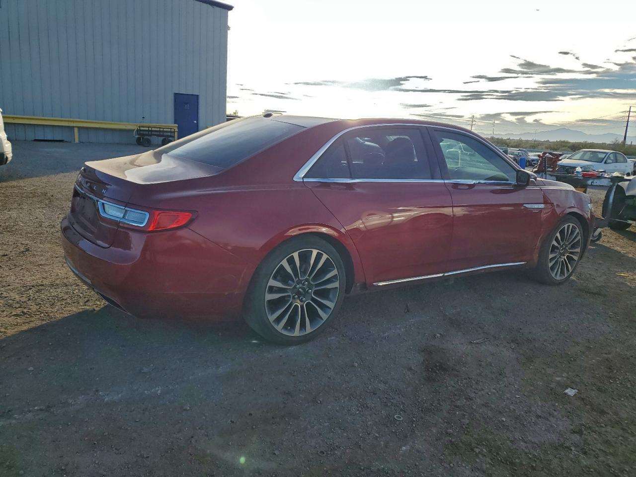 2017 LINCOLN CONTINENTAL RESERVE photo 3