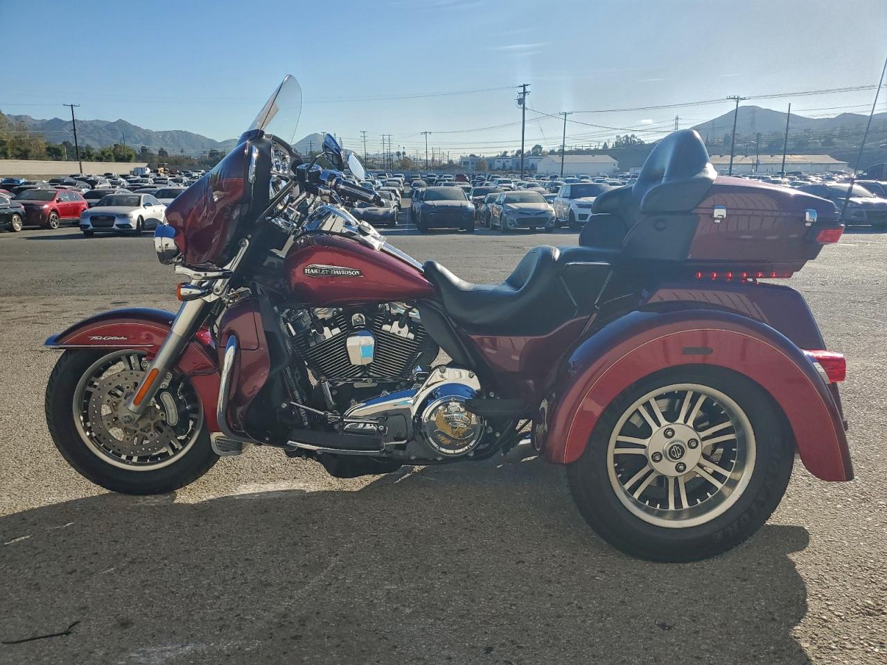 2016 HARLEY-DAVIDSON FLHTCUTG TRI GLIDE ULTRA photo 3