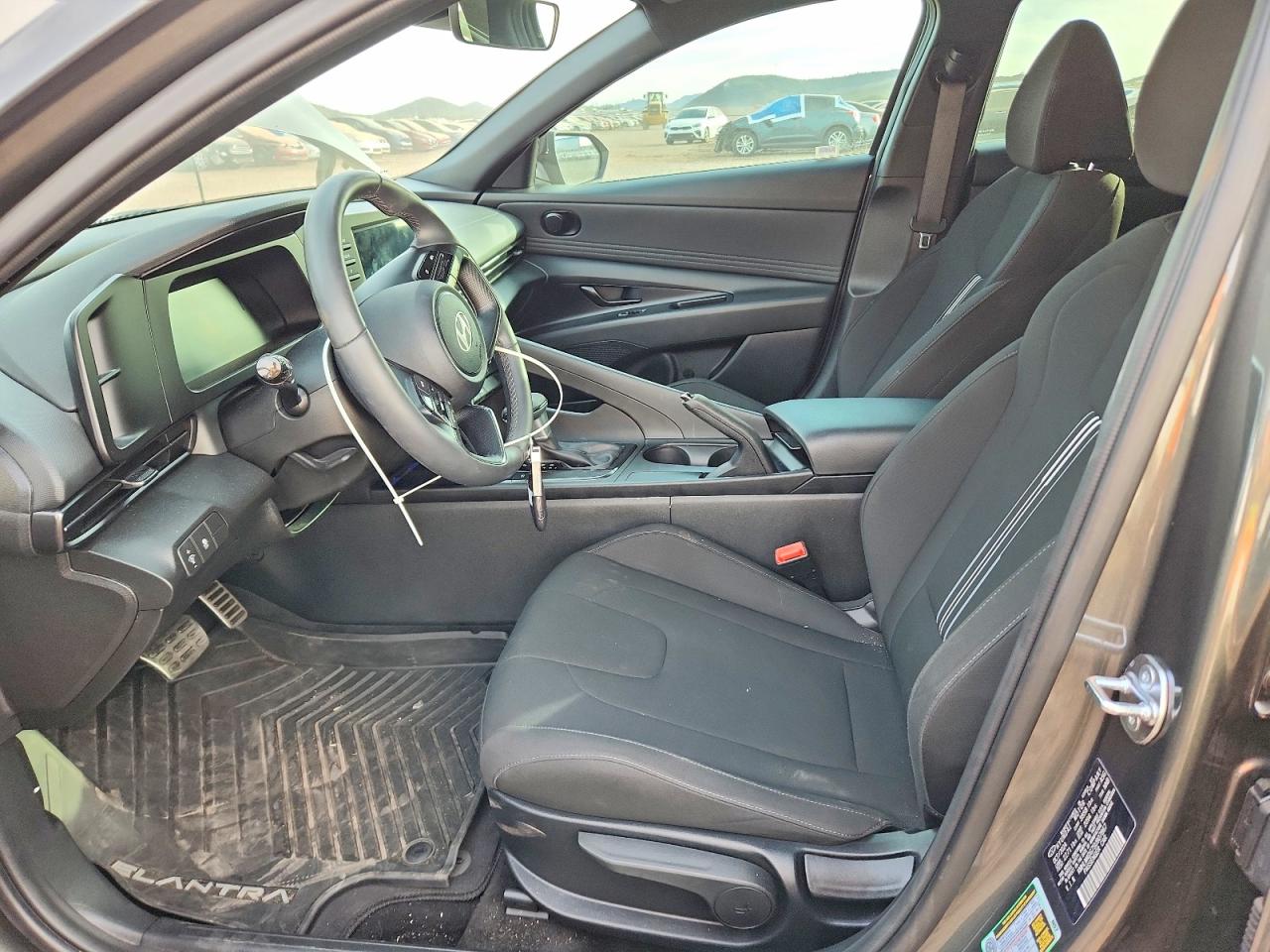 2025 HYUNDAI ELANTRA SEL SPORT photo 13