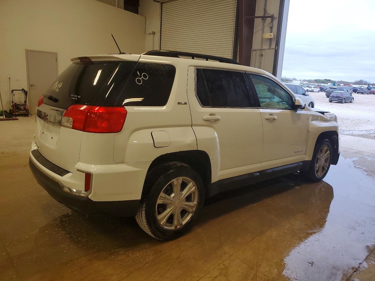 2017 GMC TERRAIN SLE photo 3