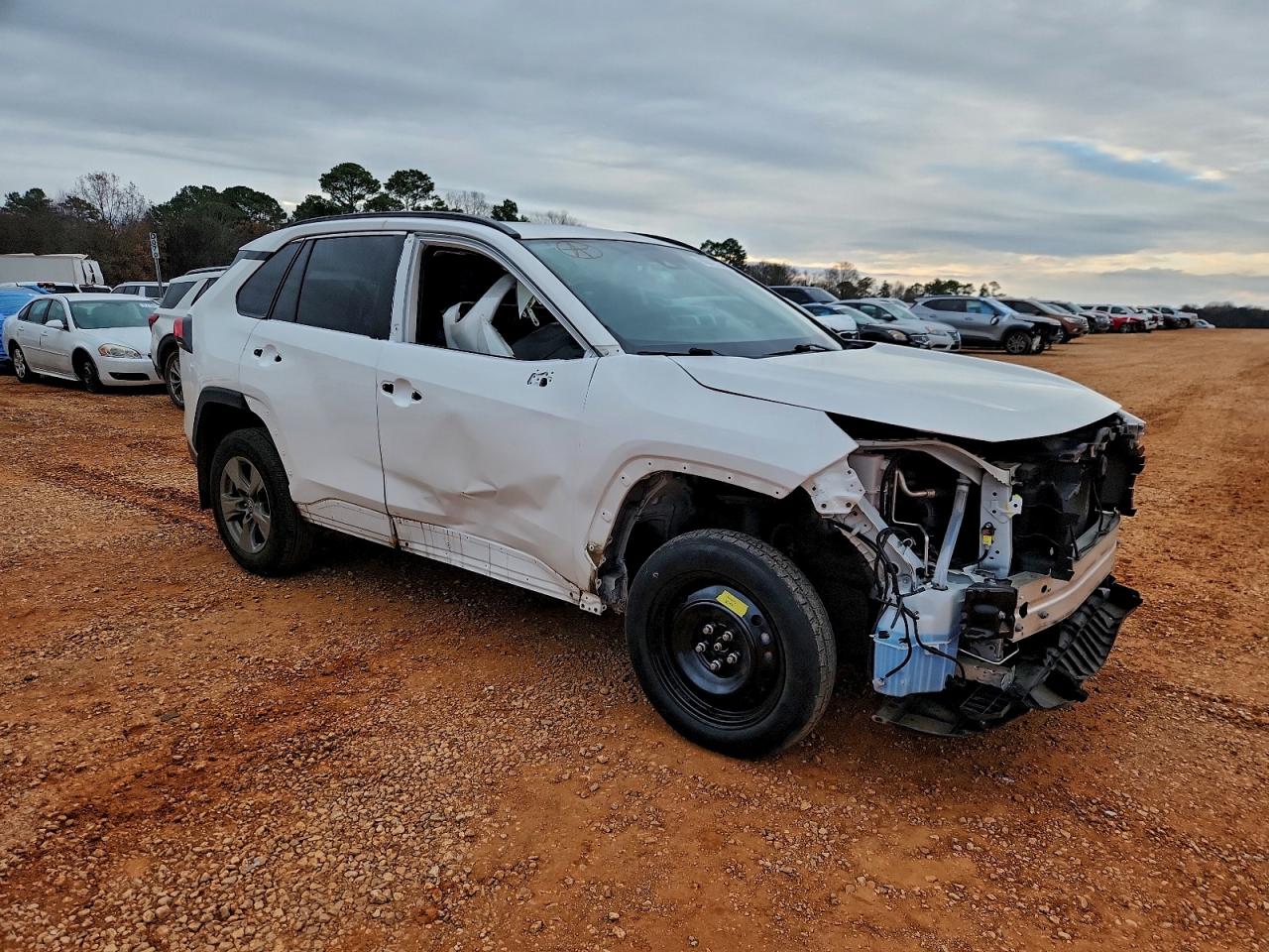 2024 TOYOTA RAV4 XLE photo 4