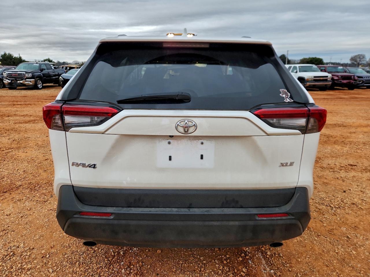 2024 TOYOTA RAV4 XLE photo 6