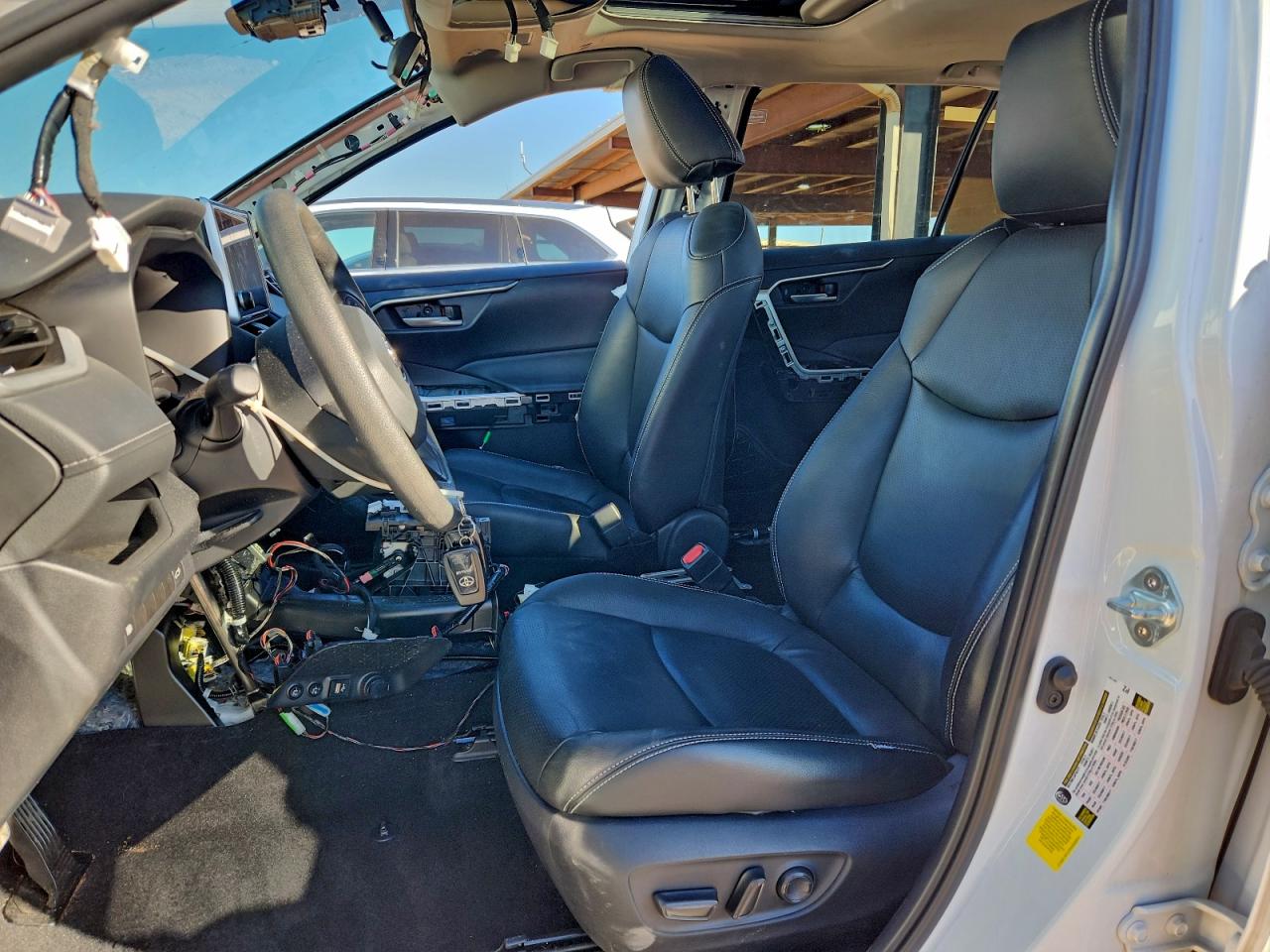 2024 TOYOTA RAV4 XLE photo 7
