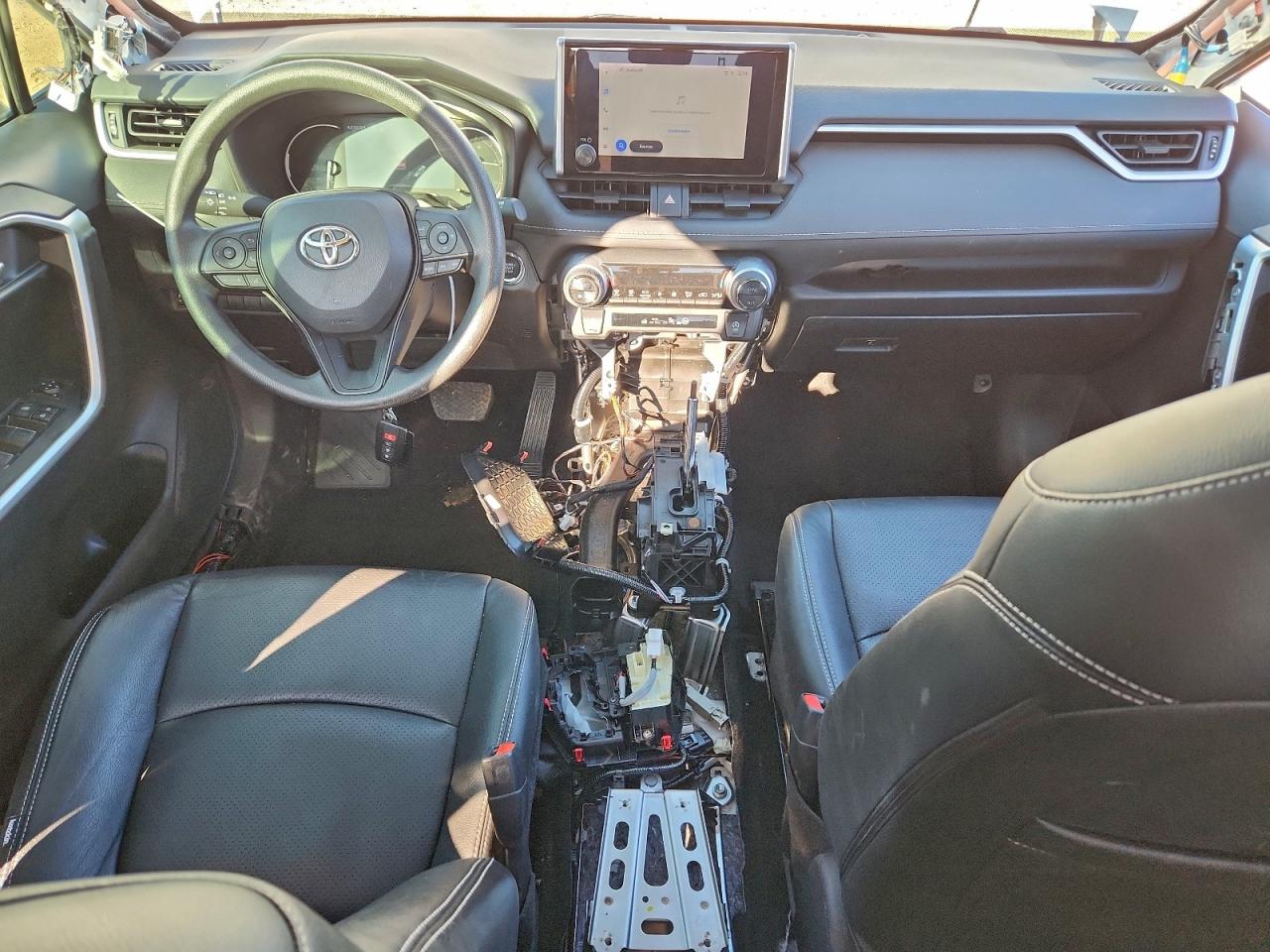 2024 TOYOTA RAV4 XLE photo 8