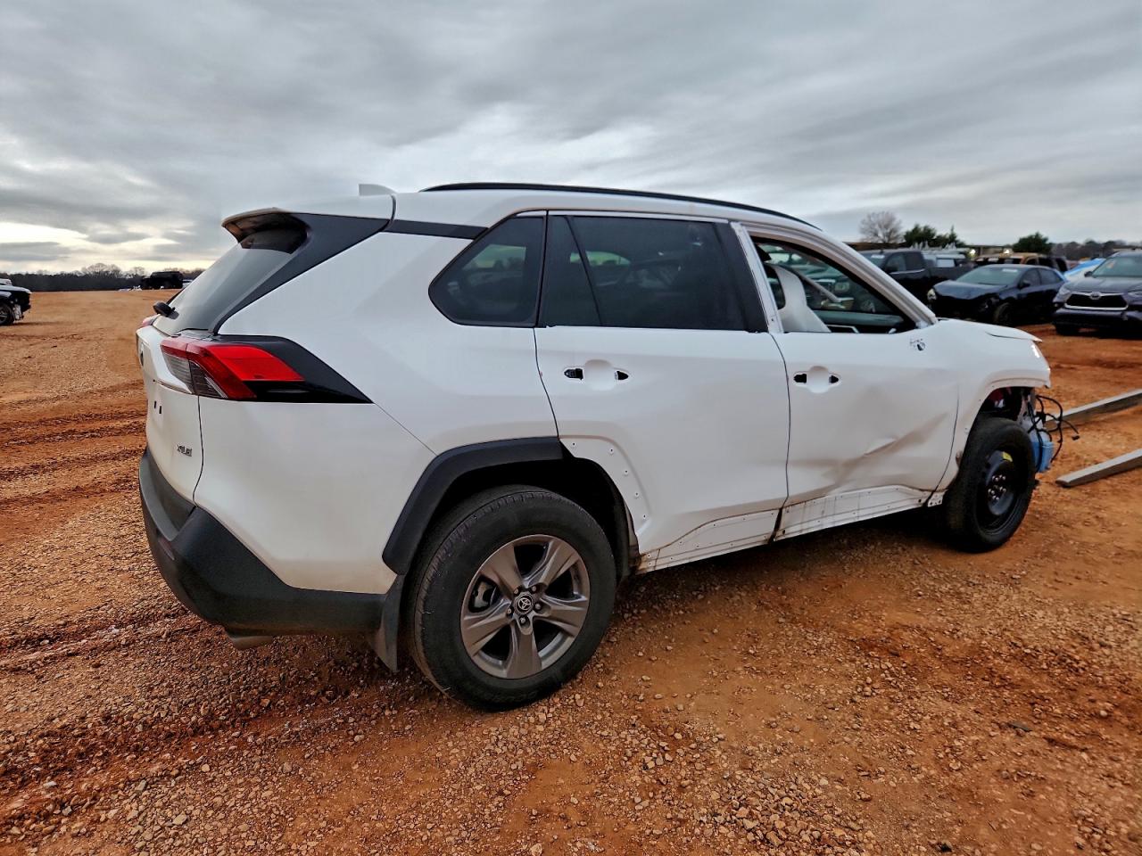 2024 TOYOTA RAV4 XLE photo 3