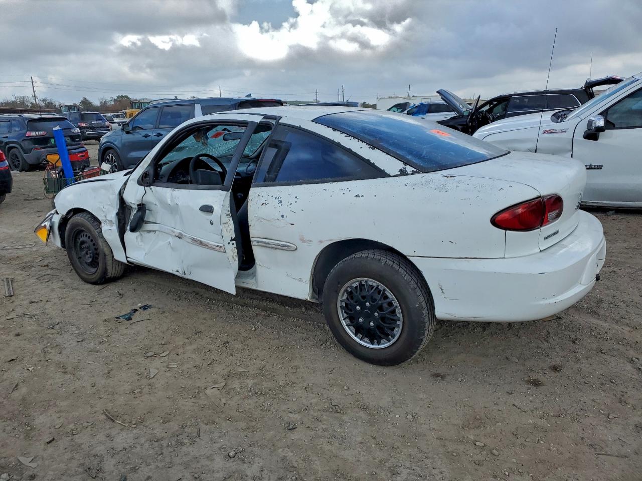 2001 CHEVROLET CAVALIER photo 2