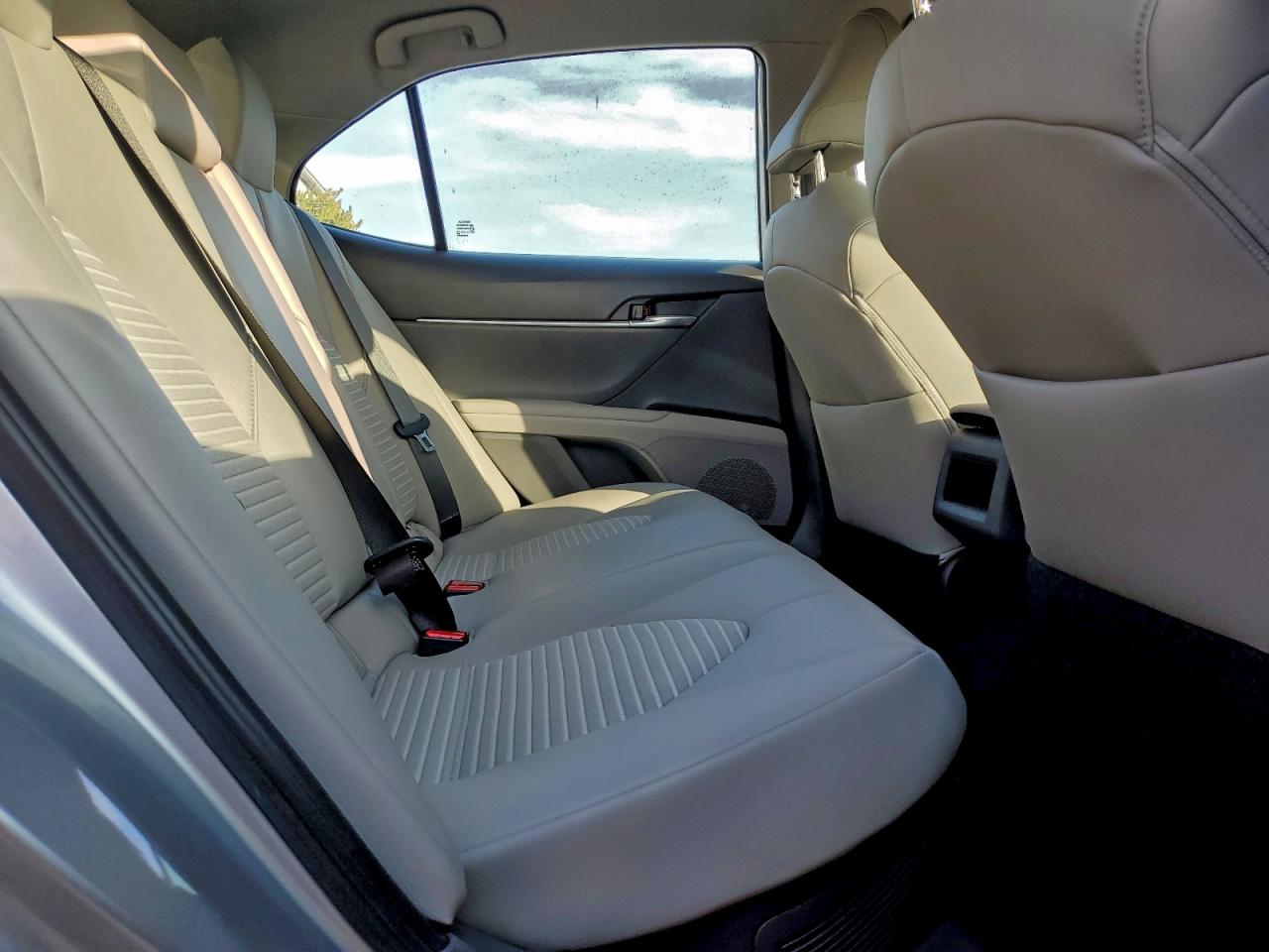 2019 TOYOTA CAMRY HYBRID photo 10