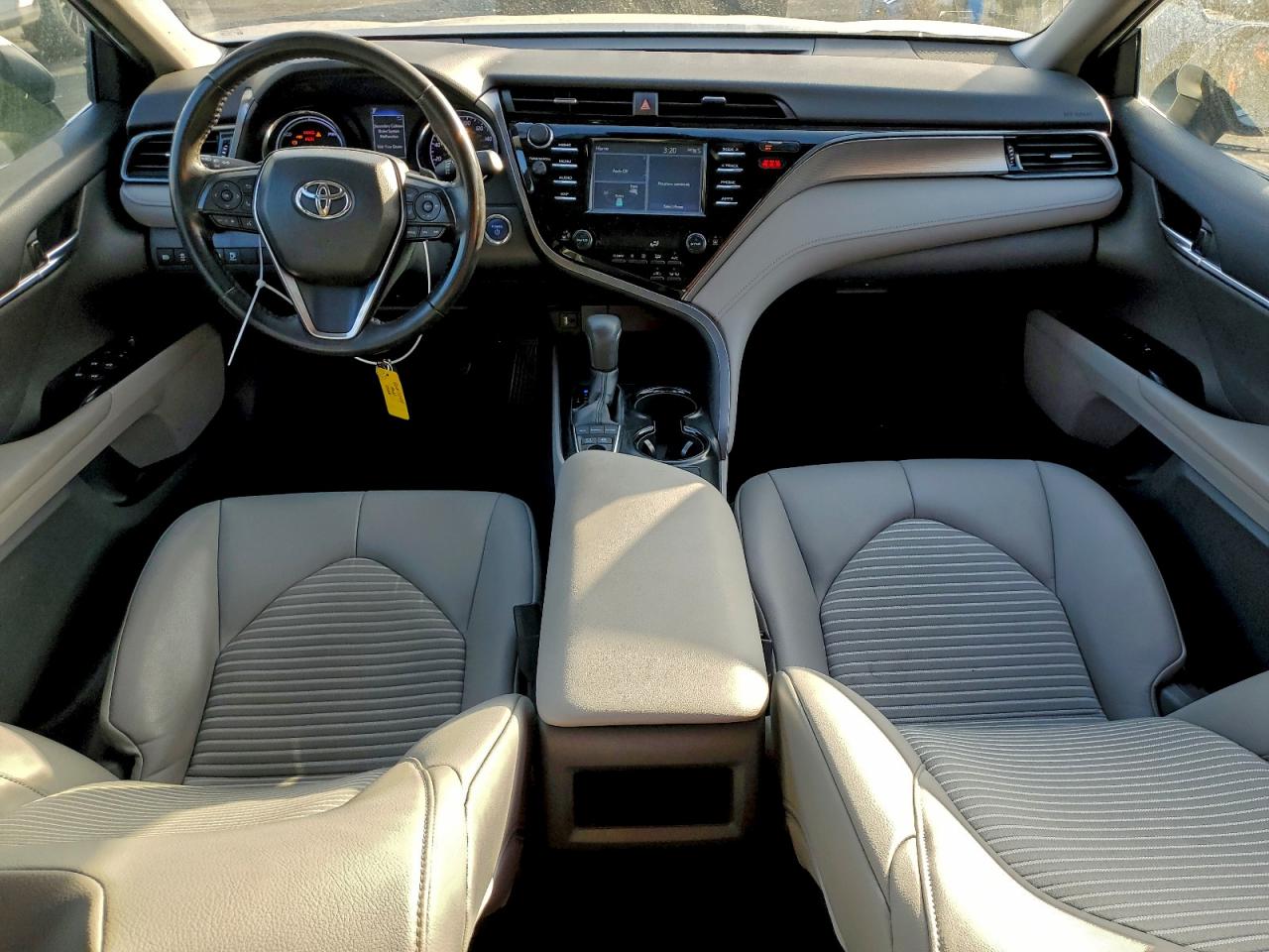 2019 TOYOTA CAMRY HYBRID photo 8