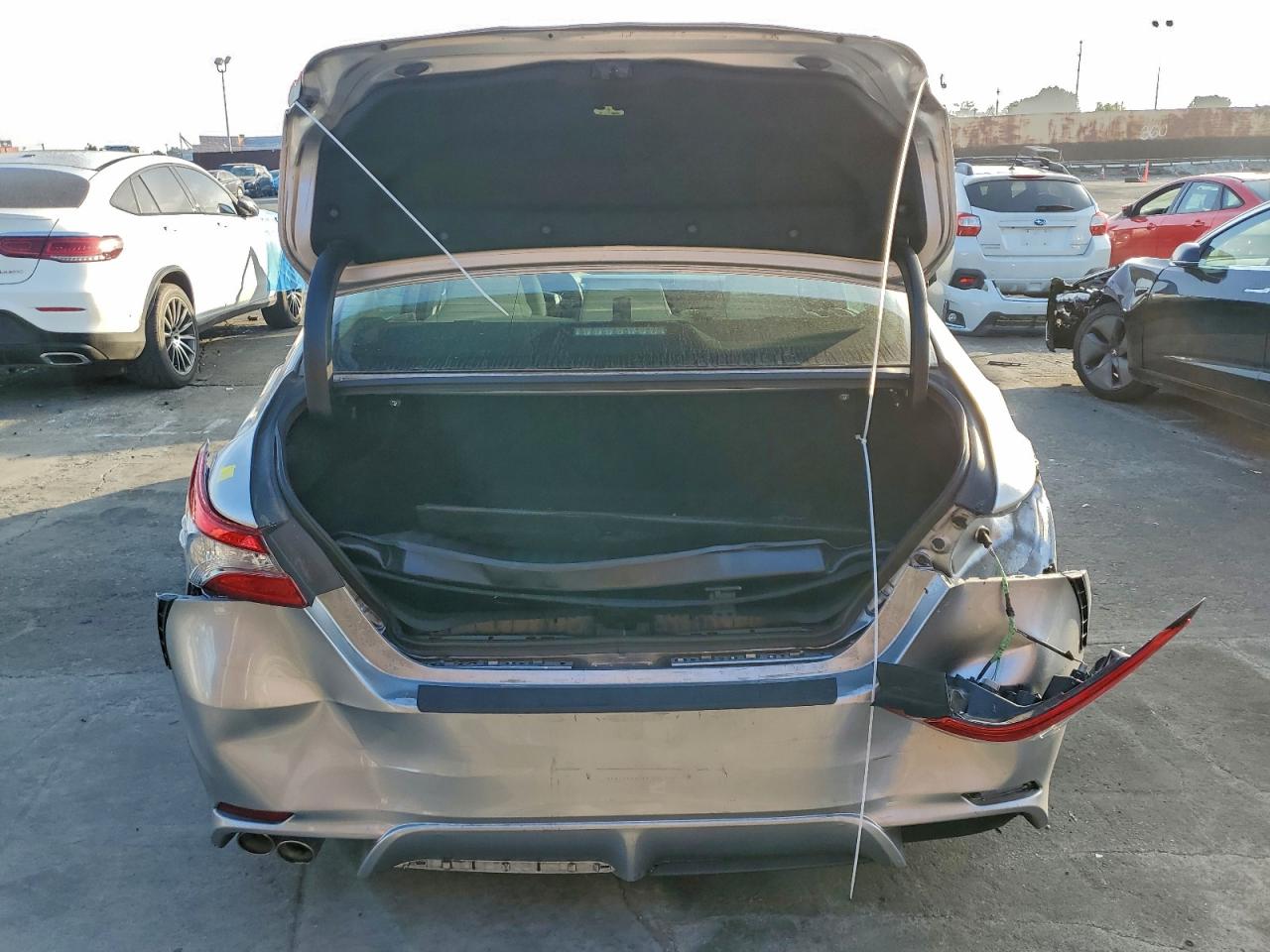 2019 TOYOTA CAMRY HYBRID photo 6