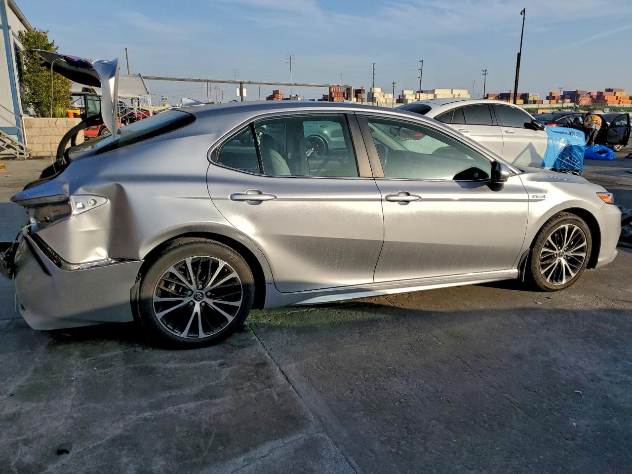 2019 TOYOTA CAMRY HYBRID photo 3