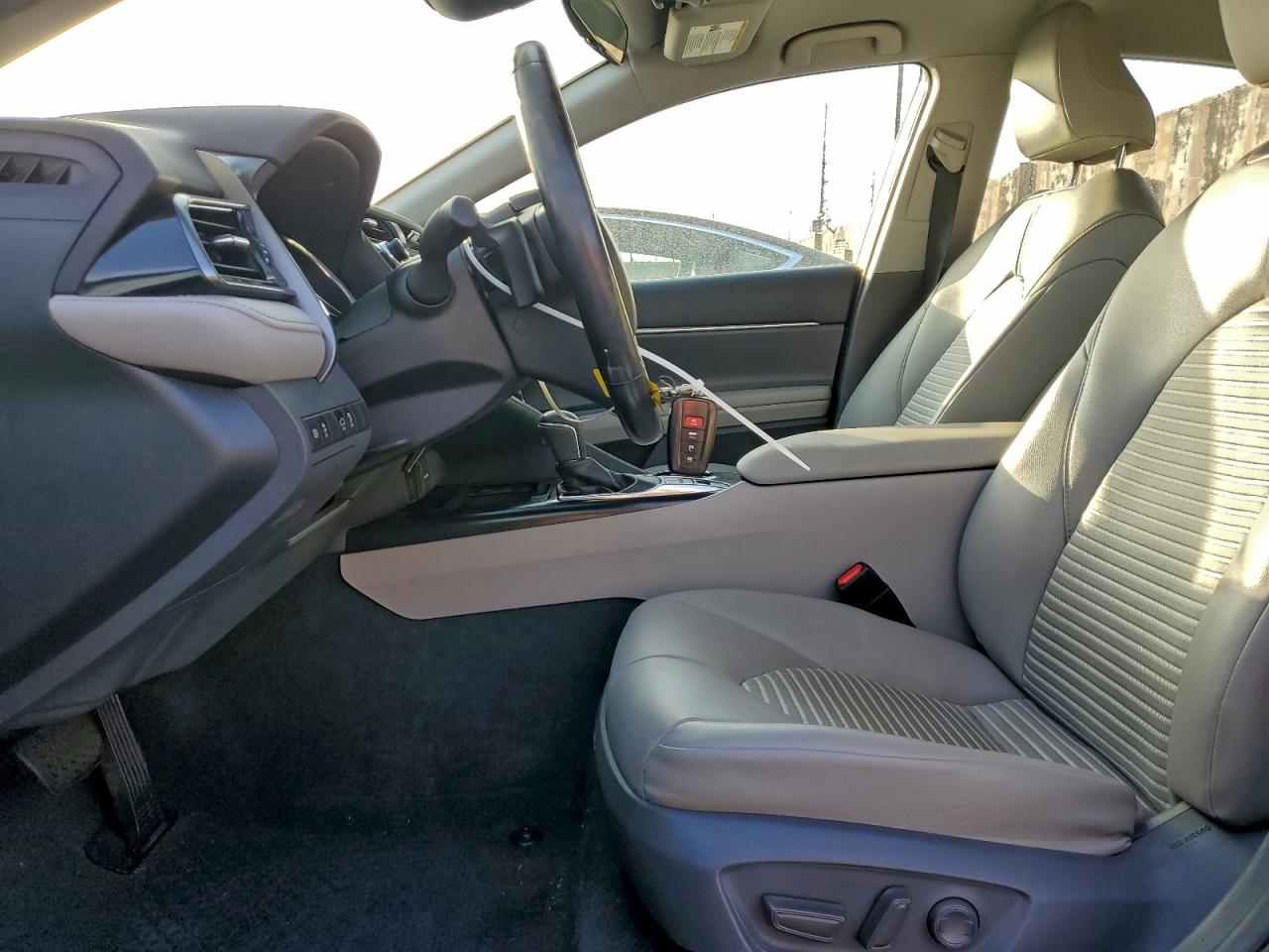 2019 TOYOTA CAMRY HYBRID photo 7