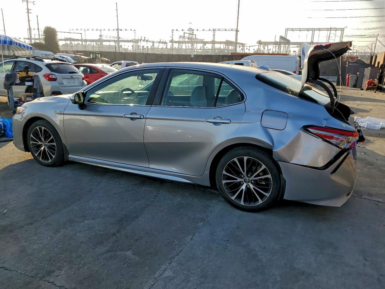 2019 TOYOTA CAMRY HYBRID photo 2