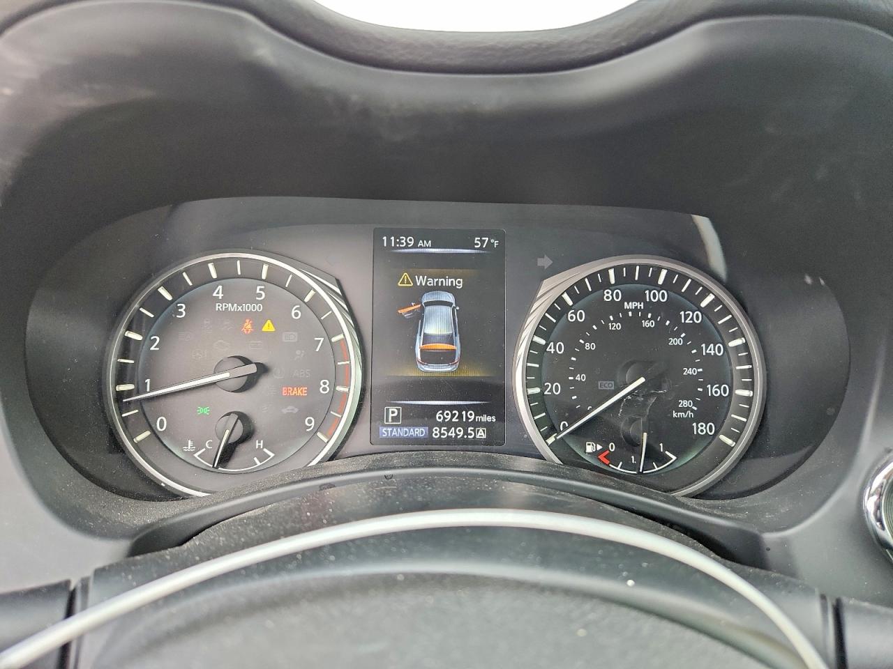 2018 INFINITI Q50 LUXE photo 9