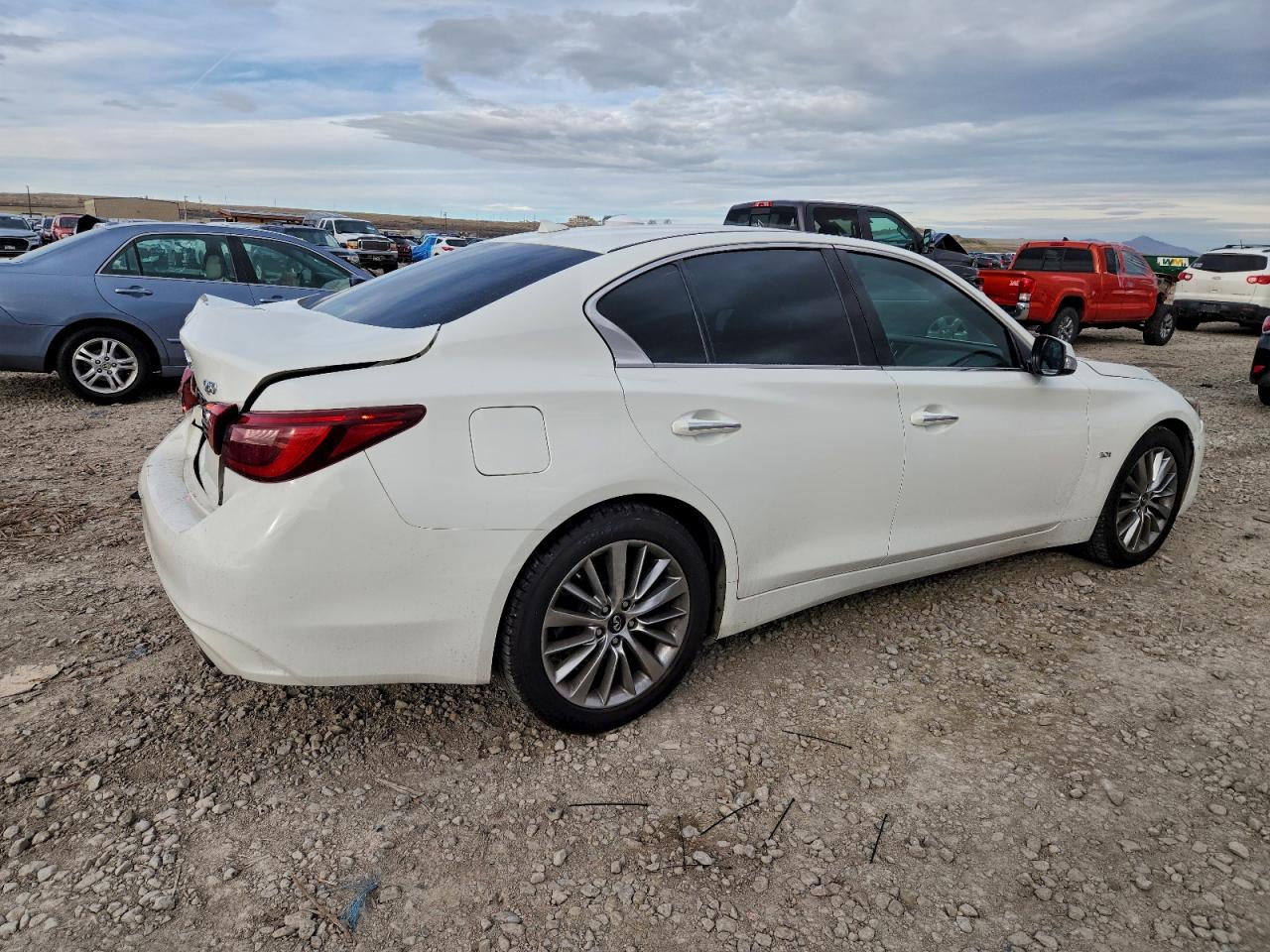2018 INFINITI Q50 LUXE photo 3