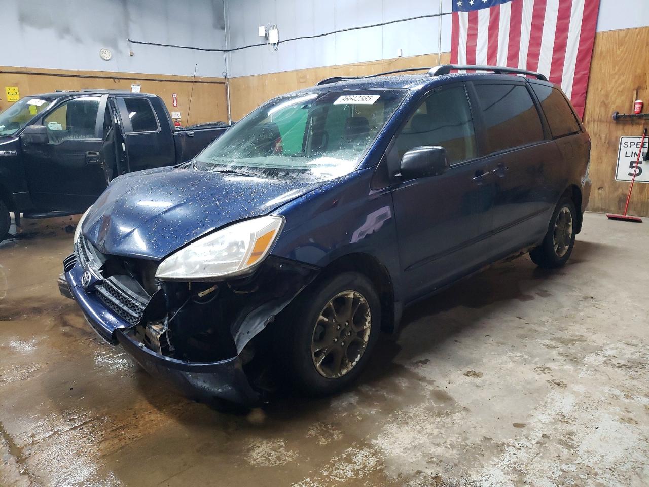2004 TOYOTA SIENNA