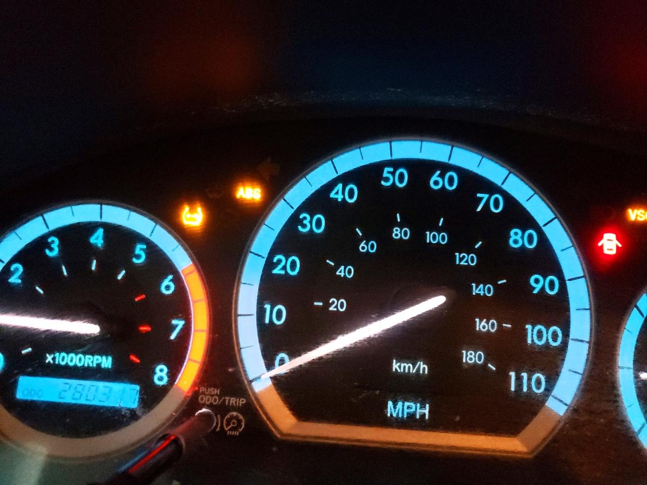 2004 TOYOTA SIENNA LE photo 9