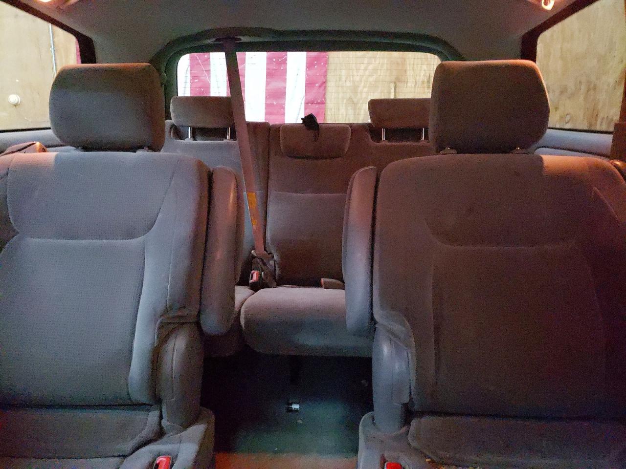 2004 TOYOTA SIENNA LE photo 10