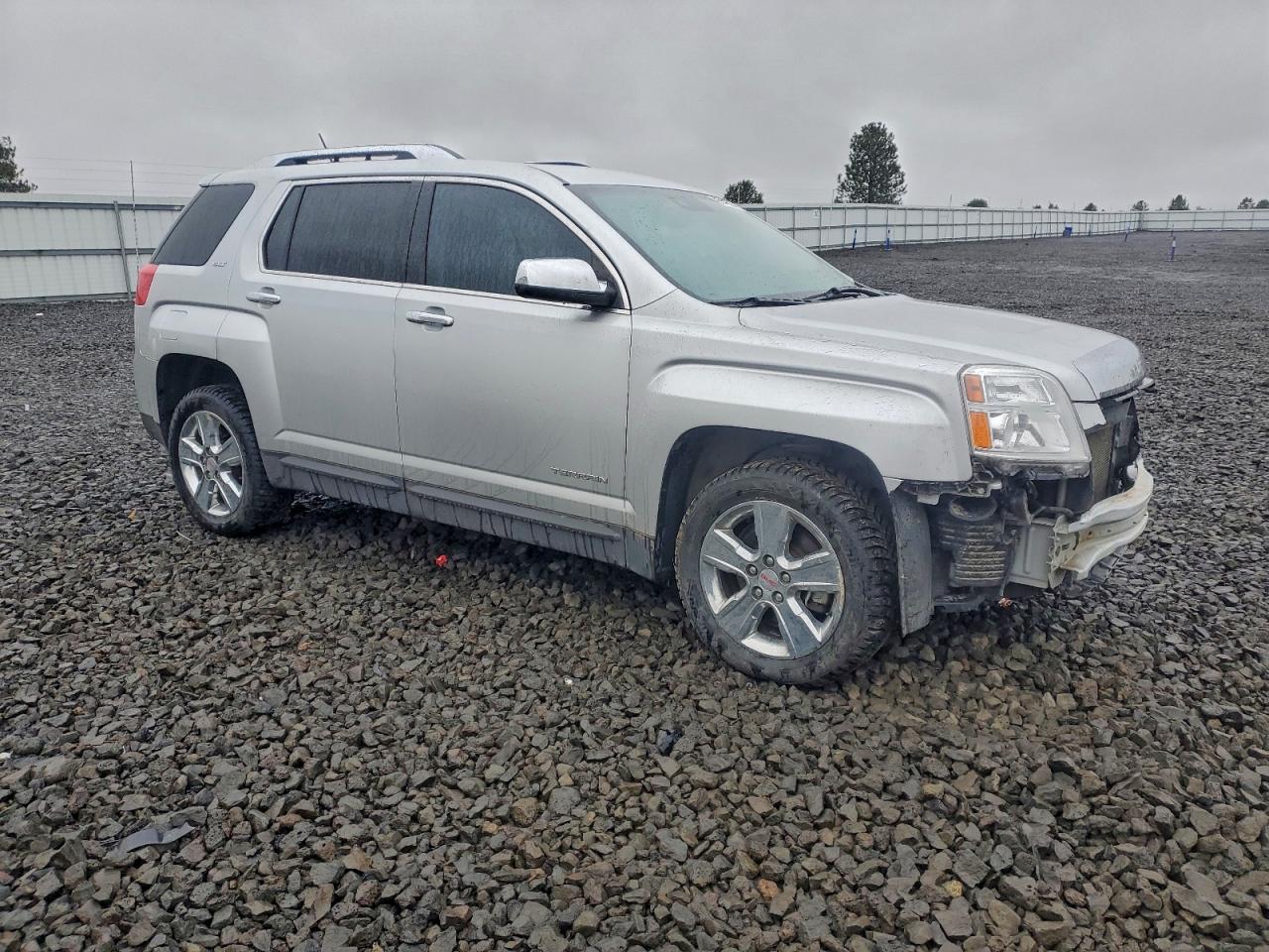 2015 GMC TERRAIN SLT photo 4