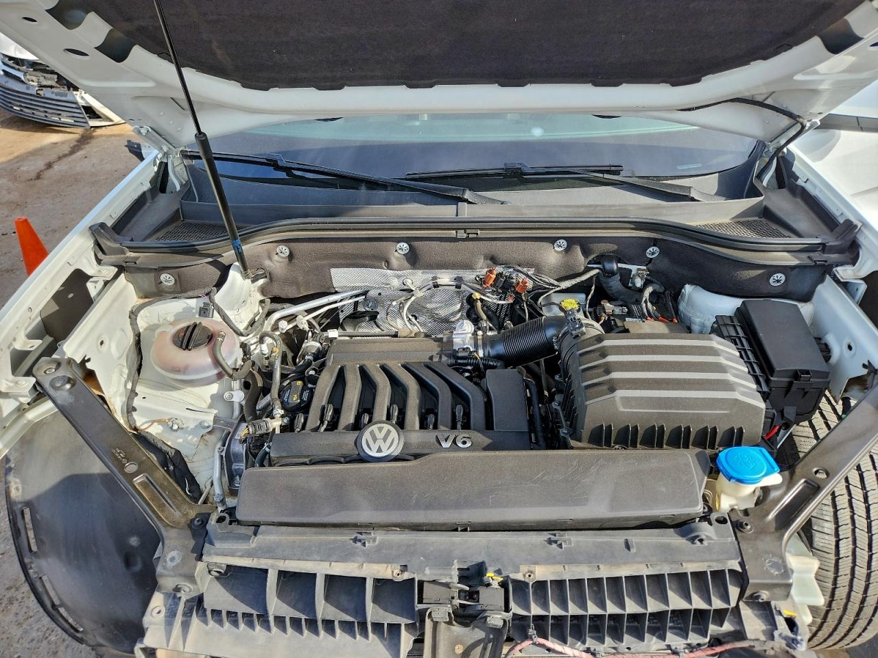 2018 VOLKSWAGEN ATLAS SEL photo 12