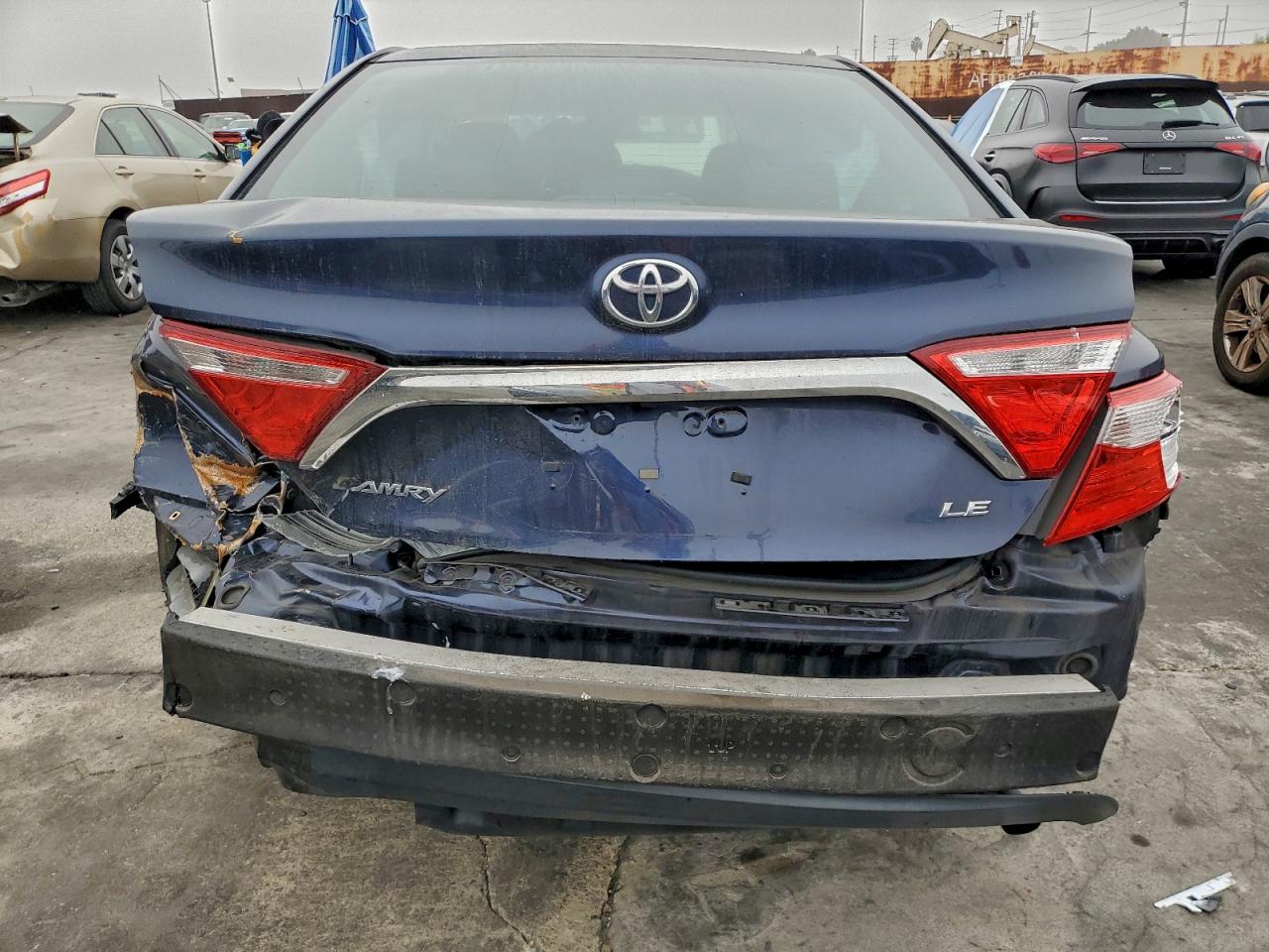 2017 TOYOTA CAMRY LE photo 16