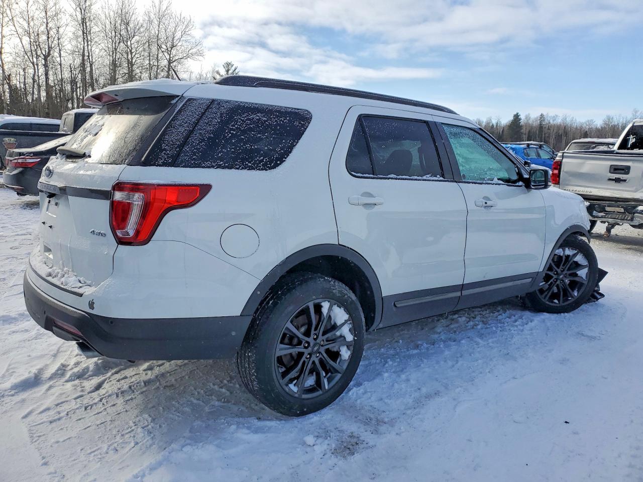 2019 FORD EXPLORER XLT photo 3