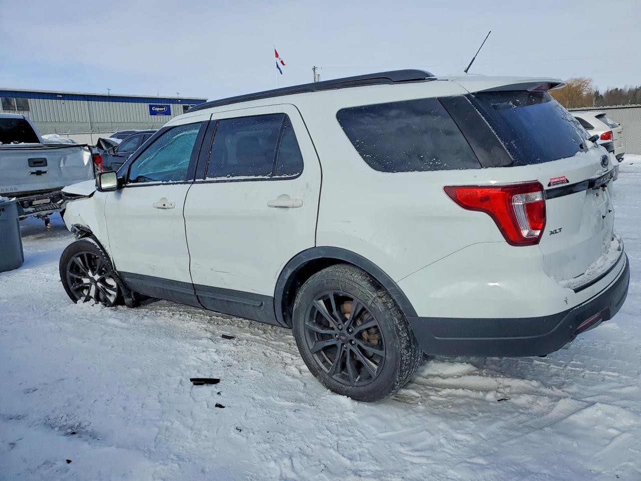2019 FORD EXPLORER XLT photo 2