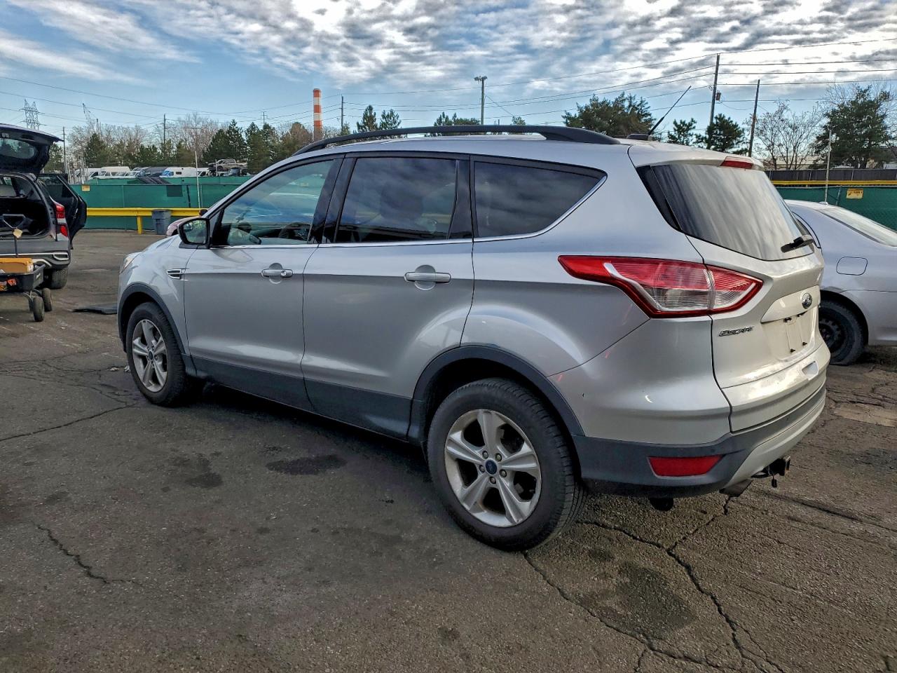 2016 FORD ESCAPE SE photo 2