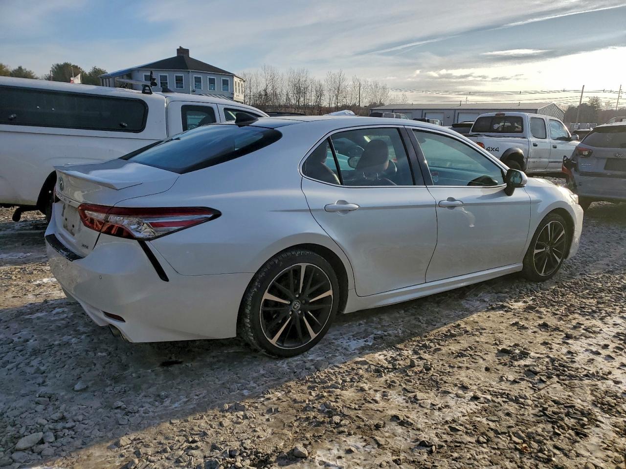 2018 TOYOTA CAMRY XSE photo 3